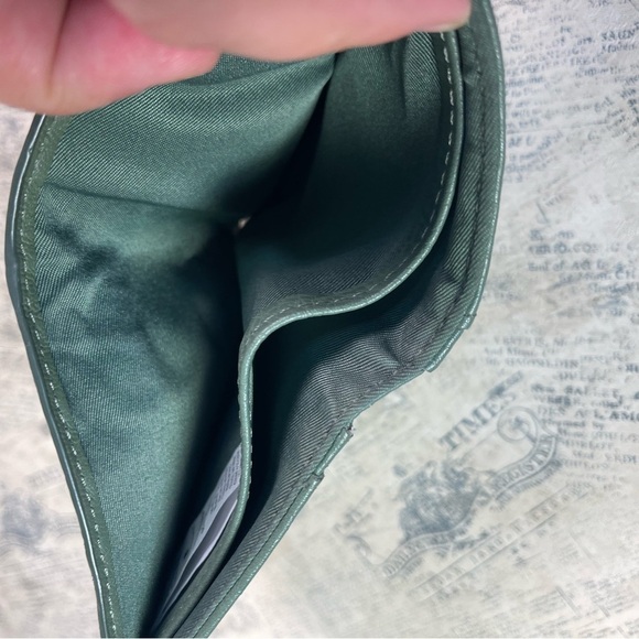Fossil small green leather bifold wallet - Picture 8 of 13